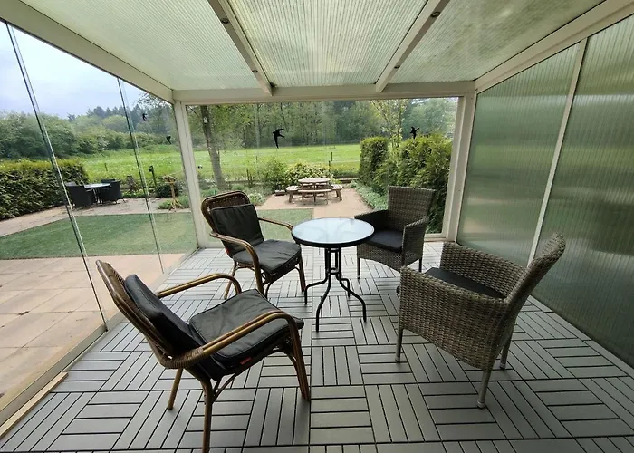 샬레 Glass Veranda In Nature